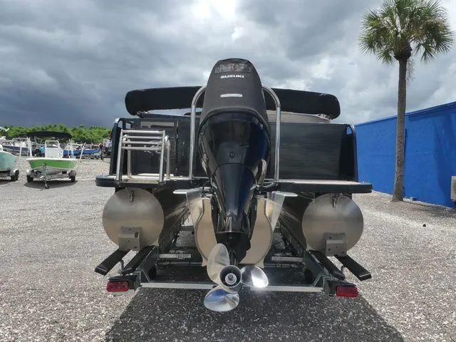 Slide: The Image of Avalon LSZ Windshield 24' 2019 - 5