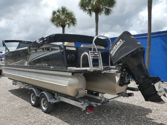 Slide: The Image of Avalon LSZ Windshield 24' 2019 - 6