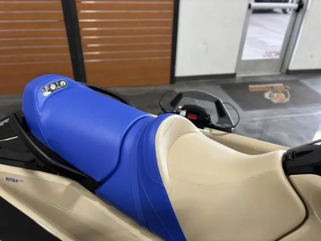 Slide: The Image of Sea-Doo Wake 170 2025 - 4