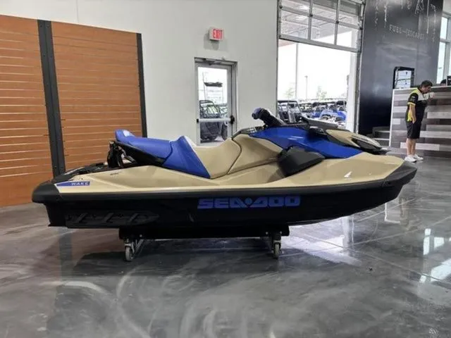 Slide: The Image of Sea-Doo Wake 170 2025 - 8