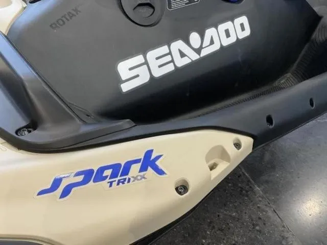 Slide: The Image of Sea-Doo Spark Trixx 2025 - 6