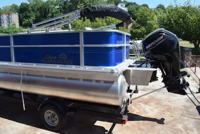 Slide: The Image of Sun Tracker 18 Party Barge 2026 - 15