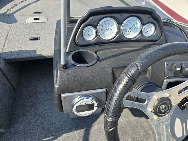 Slide: The Image of Crestliner 1750 Super Hawk 2017 - 11