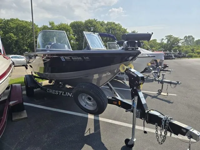 Slide: The Image of Crestliner 1750 Super Hawk 2017 - 3