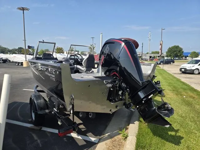 Slide: The Image of Crestliner 1750 Super Hawk 2017 - 5