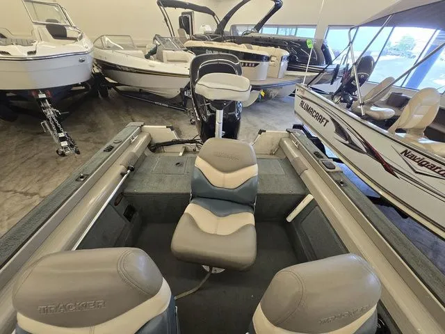 Slide: The Image of Bass Tracker PDV17 2000 - 5