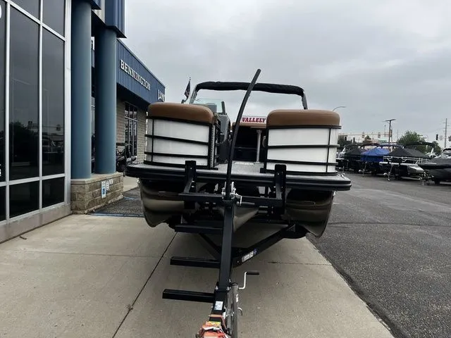 Slide: The Image of Bennington 22MS SPS Tri Toon Pontoon 2026 - 10