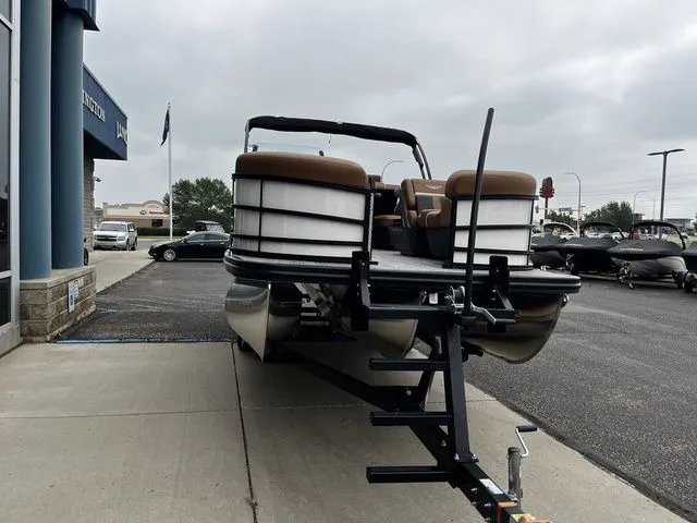 Slide: The Image of Bennington 22MS SPS Tri Toon Pontoon 2026 - 11