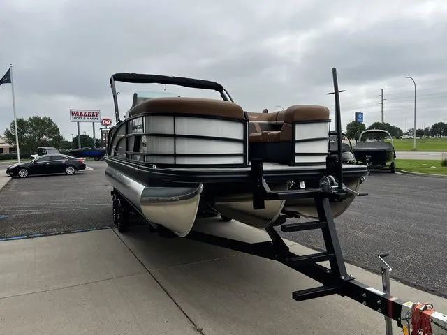 Slide: The Image of Bennington 22MS SPS Tri Toon Pontoon 2026 - 12