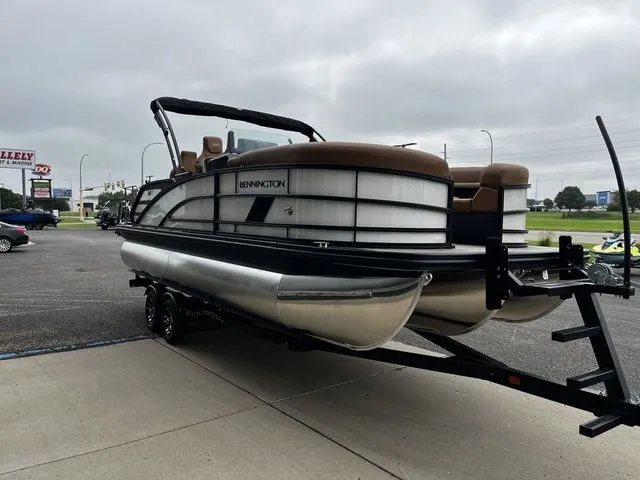 Slide: The Image of Bennington 22MS SPS Tri Toon Pontoon 2026 - 13