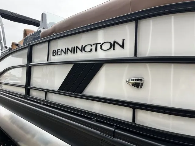Slide: The Image of Bennington 22MS SPS Tri Toon Pontoon 2026 - 14