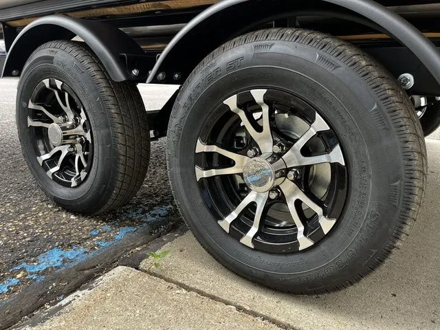 Slide: The Image of Bennington 22MS SPS Tri Toon Pontoon 2026 - 16