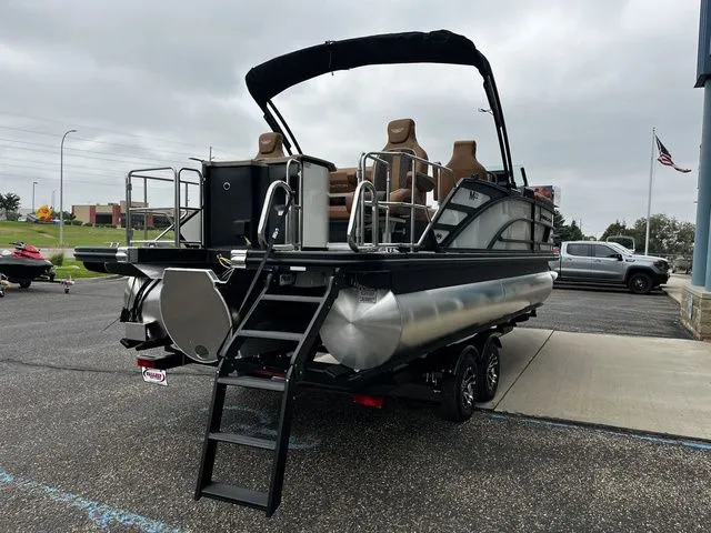 Slide: The Image of Bennington 22MS SPS Tri Toon Pontoon 2026 - 17