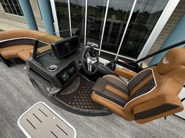 Slide: The Image of Bennington 22MS SPS Tri Toon Pontoon 2026 - 24