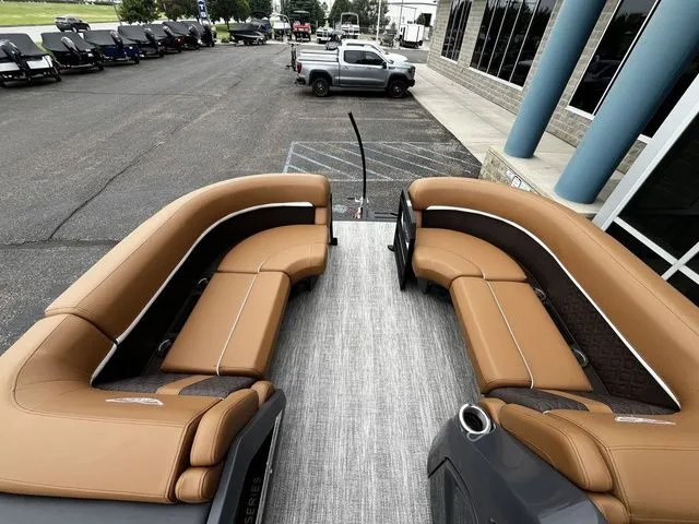 Slide: The Image of Bennington 22MS SPS Tri Toon Pontoon 2026 - 25