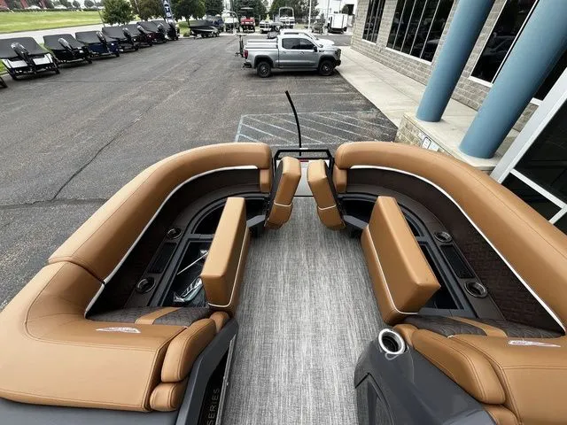 Slide: The Image of Bennington 22MS SPS Tri Toon Pontoon 2026 - 26