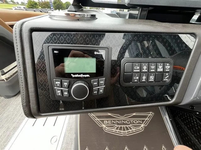 Slide: The Image of Bennington 22MS SPS Tri Toon Pontoon 2026 - 30