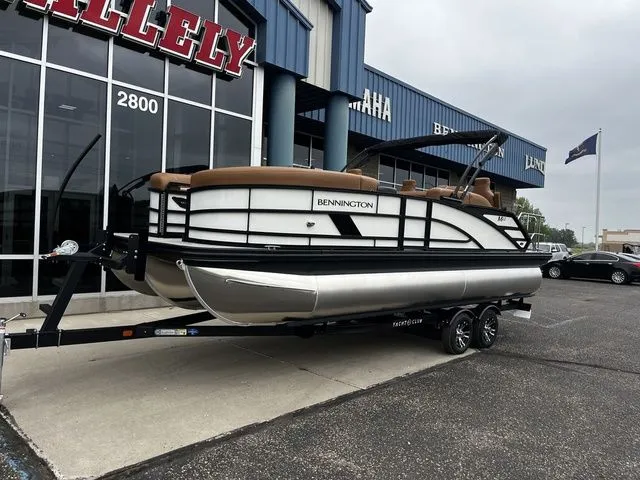 Slide: The Image of Bennington 22MS SPS Tri Toon Pontoon 2026 - 6