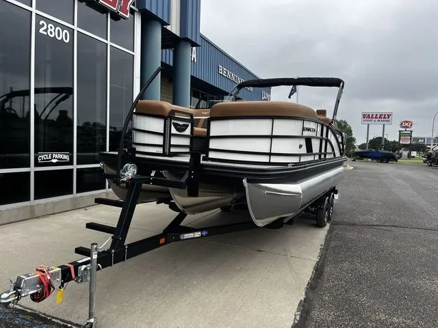 Slide: The Image of Bennington 22MS SPS Tri Toon Pontoon 2026 - 8