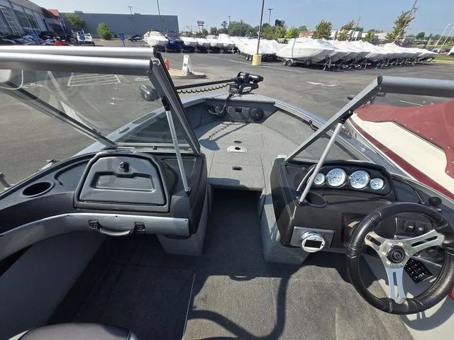 Slide: The Image of Crestliner 1750 Super Hawk 2017 - 14