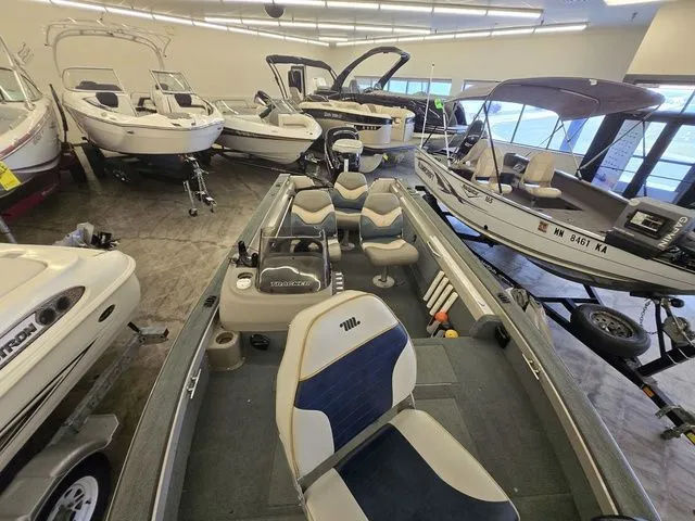 Slide: The Image of Bass Tracker PDV17 2000 - 11