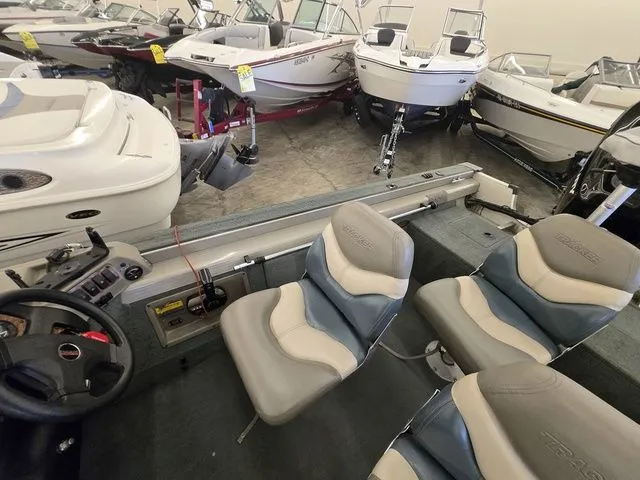 Slide: The Image of Bass Tracker PDV17 2000 - 6