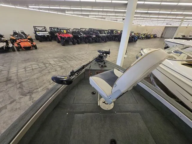 Slide: The Image of Bass Tracker PDV17 2000 - 9