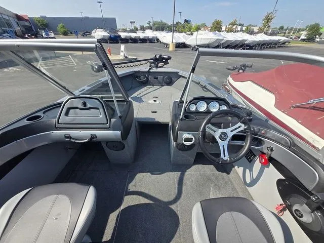 Slide: The Image of Crestliner 1750 Super Hawk 2017 - 10