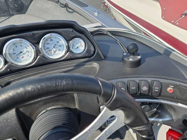 Slide: The Image of Crestliner 1750 Super Hawk 2017 - 12