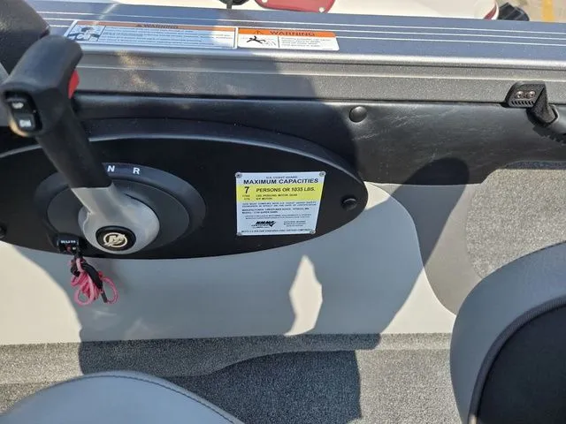 Slide: The Image of Crestliner 1750 Super Hawk 2017 - 13