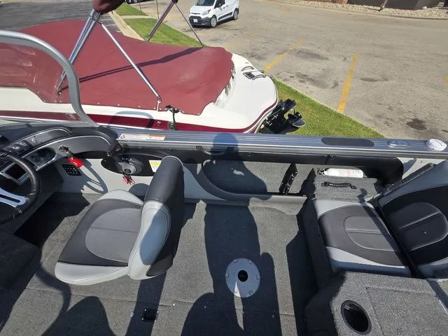 Slide: The Image of Crestliner 1750 Super Hawk 2017 - 8