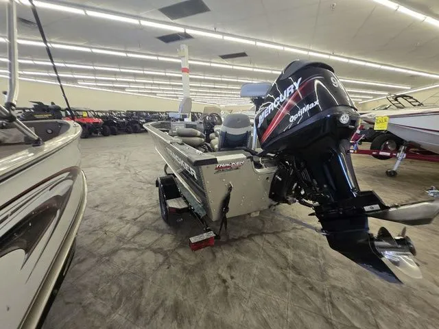 Slide: The Image of Bass Tracker PDV17 2000 - 4