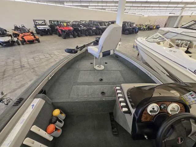 Slide: The Image of Bass Tracker PDV17 2000 - 8