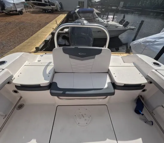 Slide: The Image of Robalo R207 Low hours mint condition 2021 - 10