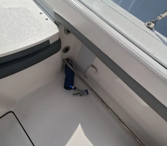 Slide: The Image of Robalo R207 Low hours mint condition 2021 - 11