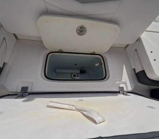 Slide: The Image of Robalo R207 Low hours mint condition 2021 - 12