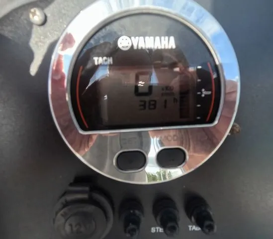 Slide: The Image of Robalo R207 Low hours mint condition 2021 - 16