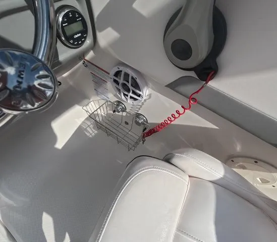 Slide: The Image of Robalo R207 Low hours mint condition 2021 - 18