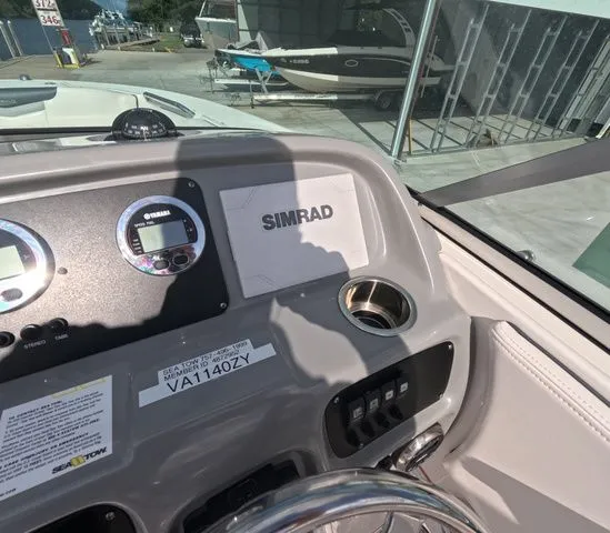 Slide: The Image of Robalo R207 Low hours mint condition 2021 - 19