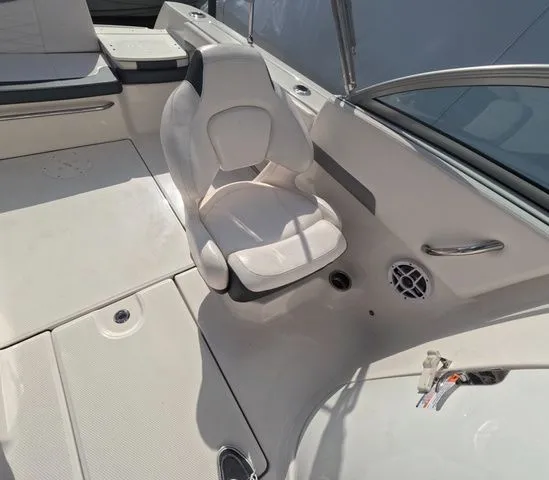 Slide: The Image of Robalo R207 Low hours mint condition 2021 - 22