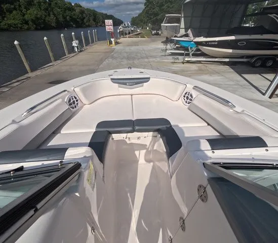 Slide: The Image of Robalo R207 Low hours mint condition 2021 - 29