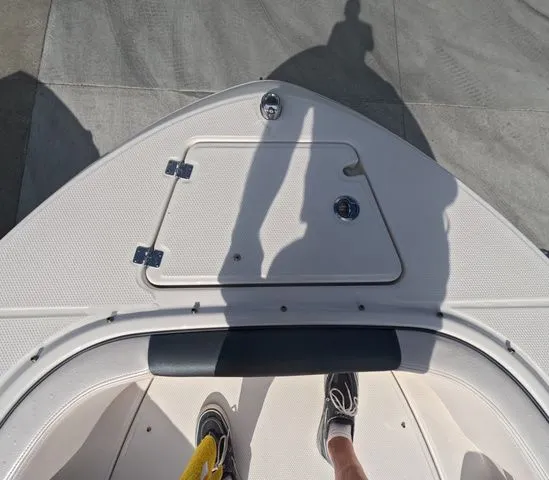 Slide: The Image of Robalo R207 Low hours mint condition 2021 - 37