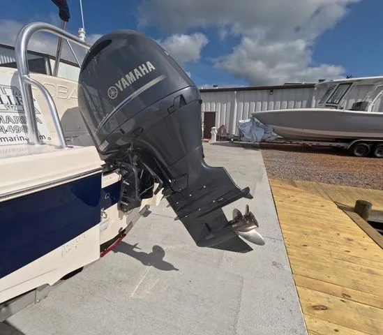 Slide: The Image of Robalo R207 Low hours mint condition 2021 - 4