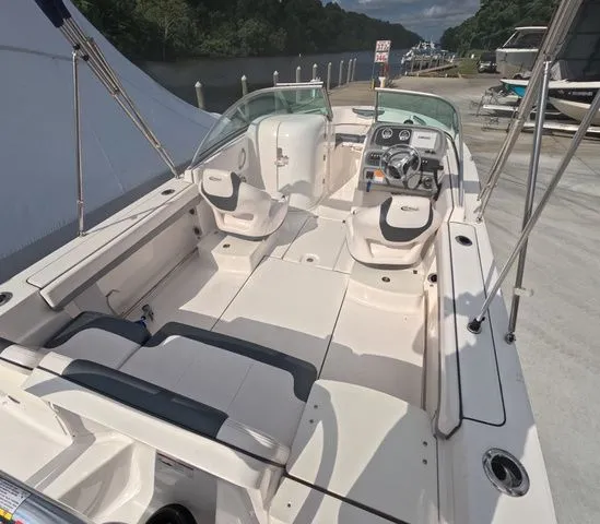 Slide: The Image of Robalo R207 Low hours mint condition 2021 - 8