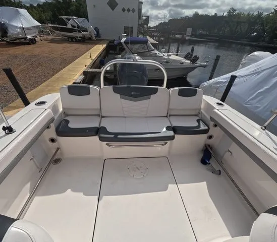 Slide: The Image of Robalo R207 Low hours mint condition 2021 - 9