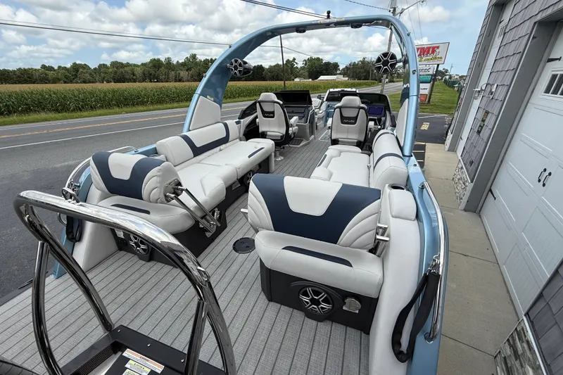 Slide: The Image of 2026 Avalon 2585 Excalibur boat with luxurious seating, tri-toon design, and Mercury 400hp V-10 engine. - 12