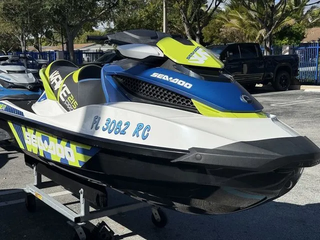 Slide: The Image of Sea-Doo Wake 2016 - 4