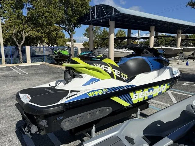 Slide: The Image of Sea-Doo Wake 2016 - 9