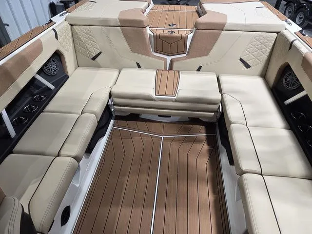 Slide: The Image of Nautique Super Air Nautique GS22 2026 - 10