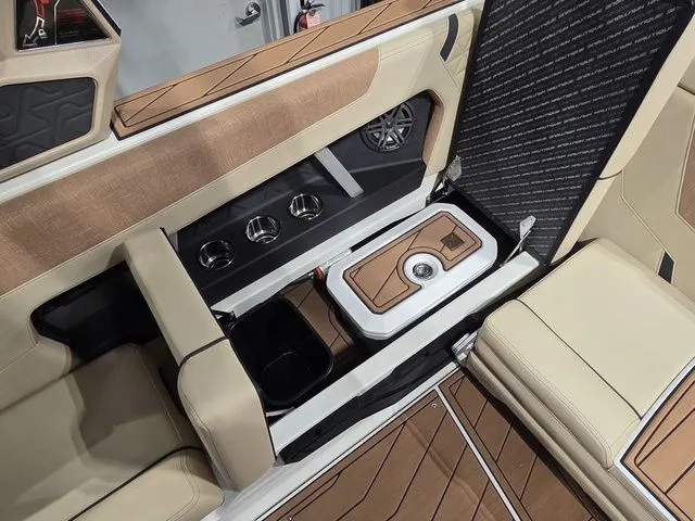 Slide: The Image of Nautique Super Air Nautique GS22 2026 - 11